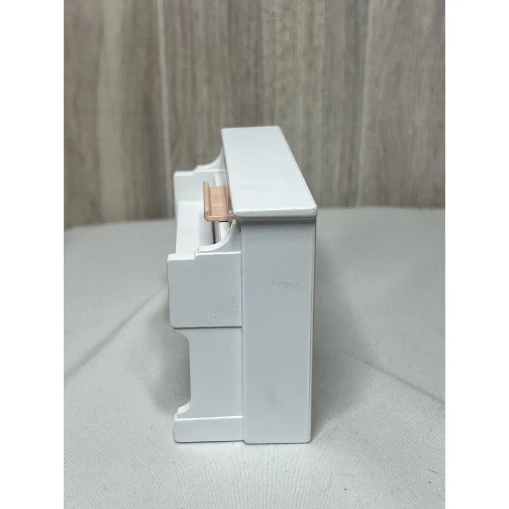 Sylvanian Families Calico Critters - White Piano With Pink Bench